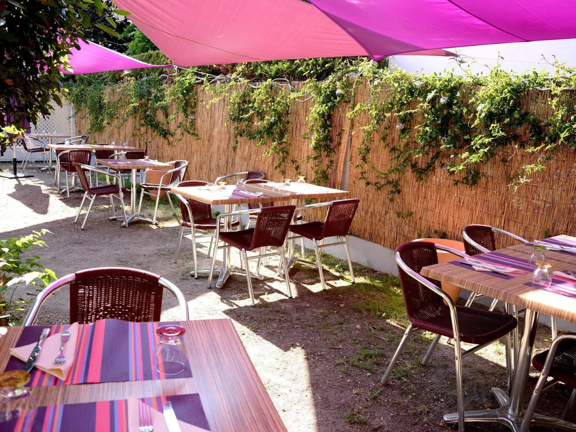 Hotel Logis Le Petit Trianon Saint-Brévin-les-Pins Exterior foto